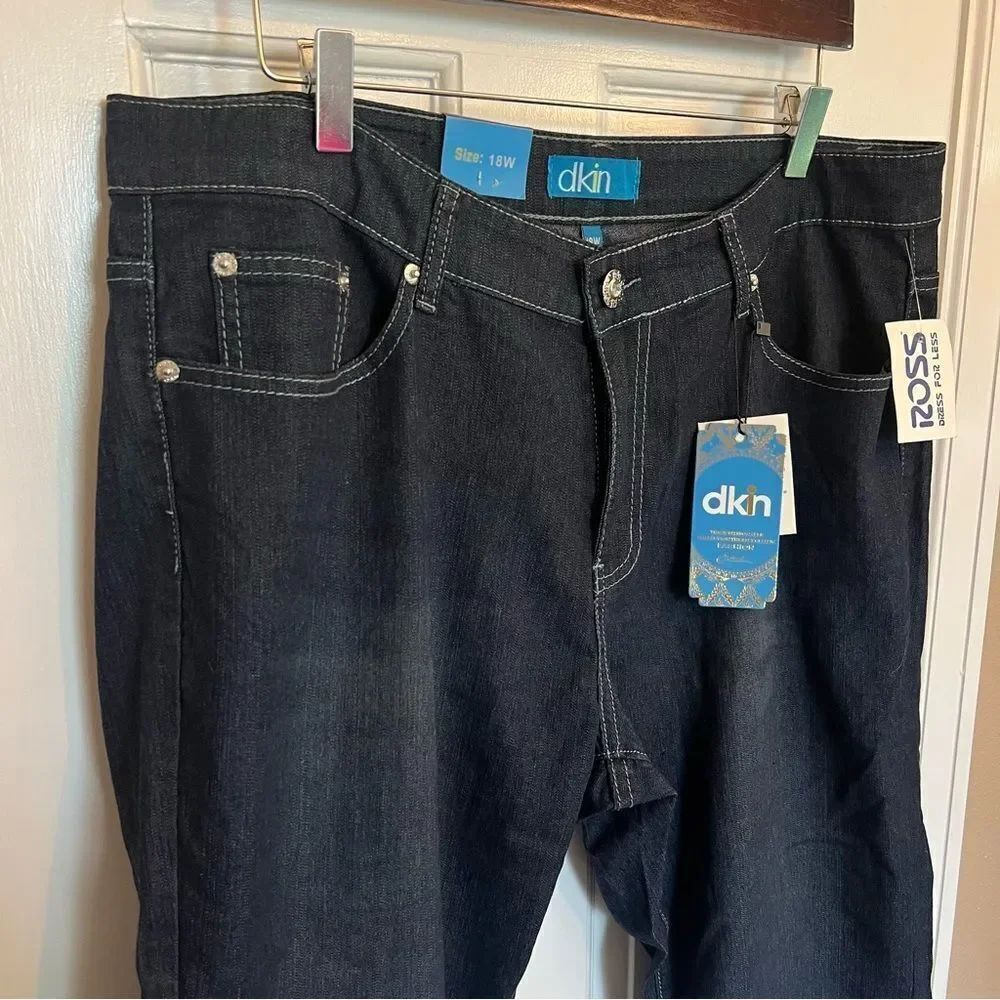 DKNY Dark Blue Capri Pants - Picture 4 of 5